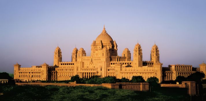 India -  Palazzo storico arroccato sulla citt&agrave; di Jodhpur: l&rsquo;Umaid Bhawan